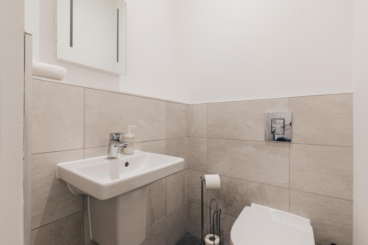 Redland Stay In Bespoke Home 2 Of 2 布里斯托 外观 照片